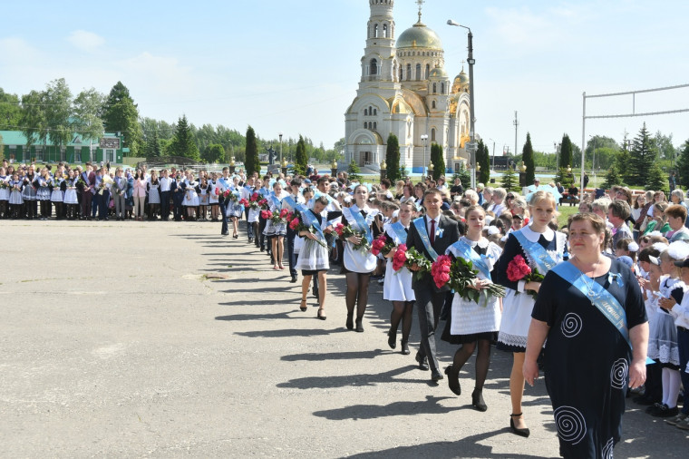 Последний звонок в Поселковской средней школе №1. Последний звонок в Поселковской средней школе №1.